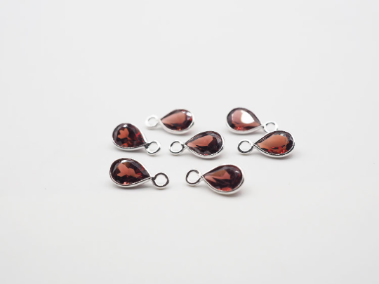 7x5mm Garnet Bezel, Single Connector, Garnet Bezel, Garnet Charm