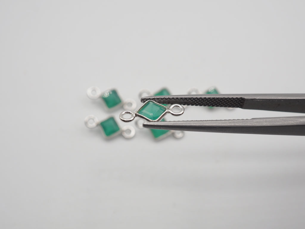 Green Onyx Silver Bezel 4 mm, Double Connector, Approximately 6.47 carat (GTG-SBO-9)