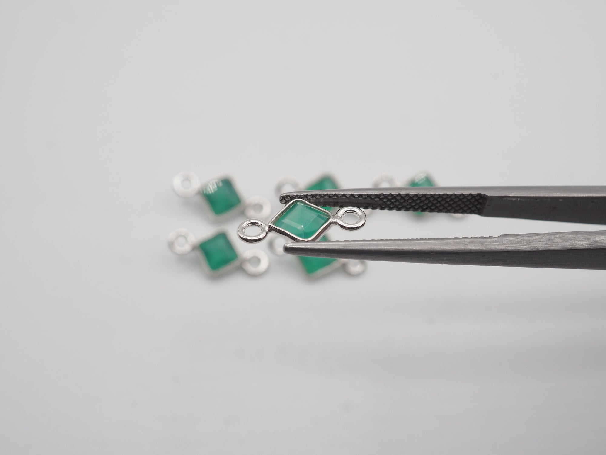 Green Onyx Silver Bezel 4 mm, Double Connector, Approximately 6.47 carat (GTG-SBO-9)