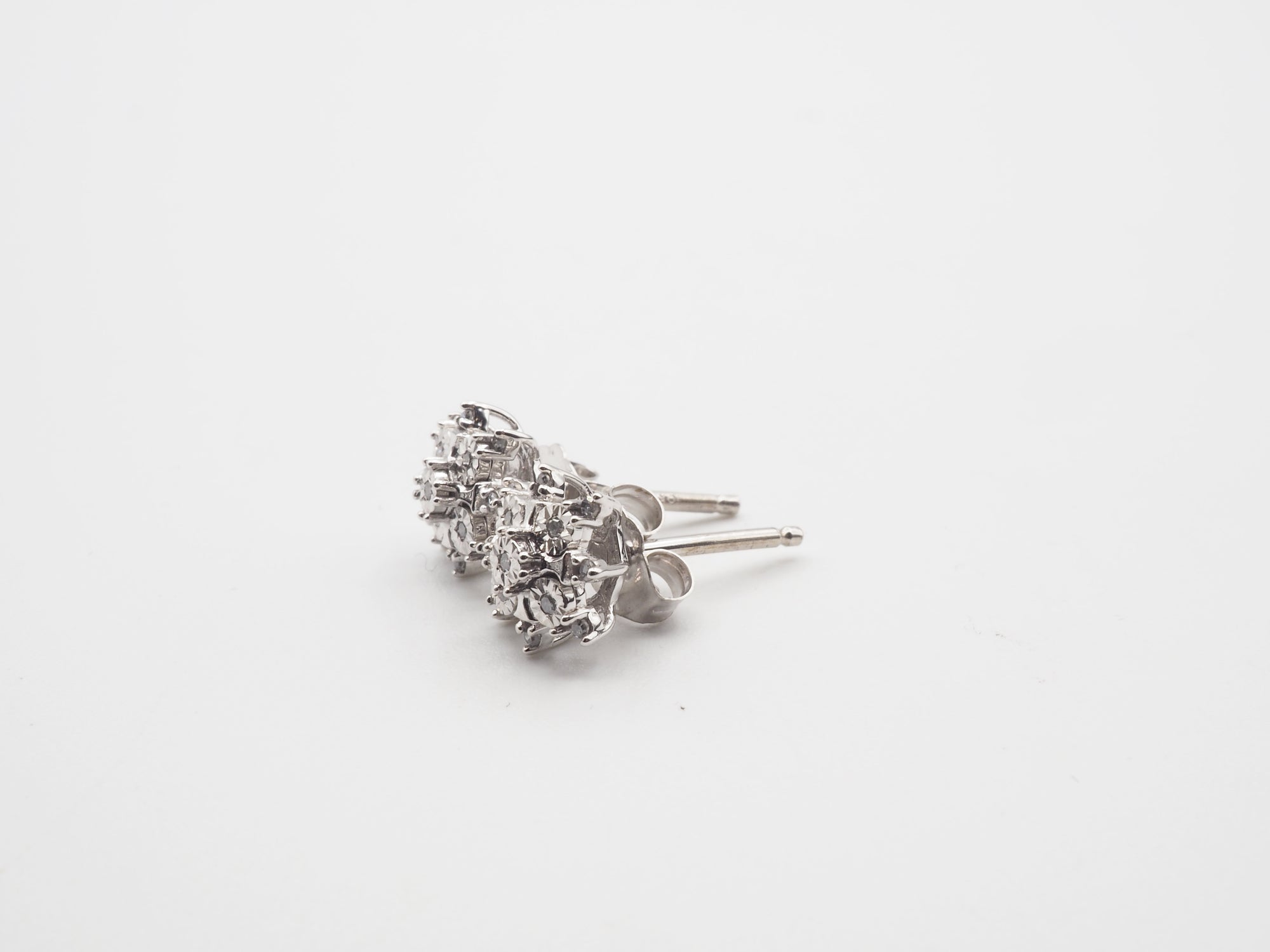 10K White Gold Diamond Stud