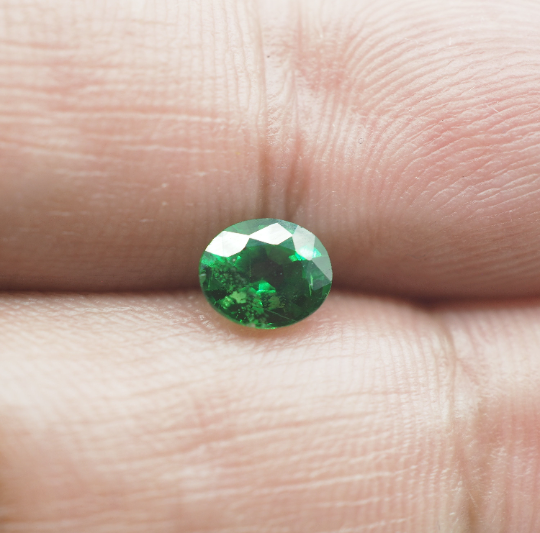Tsavorite Oval Shape 6 x 5 x 3.5 mm Single Piece Approximately 0.82 Carat