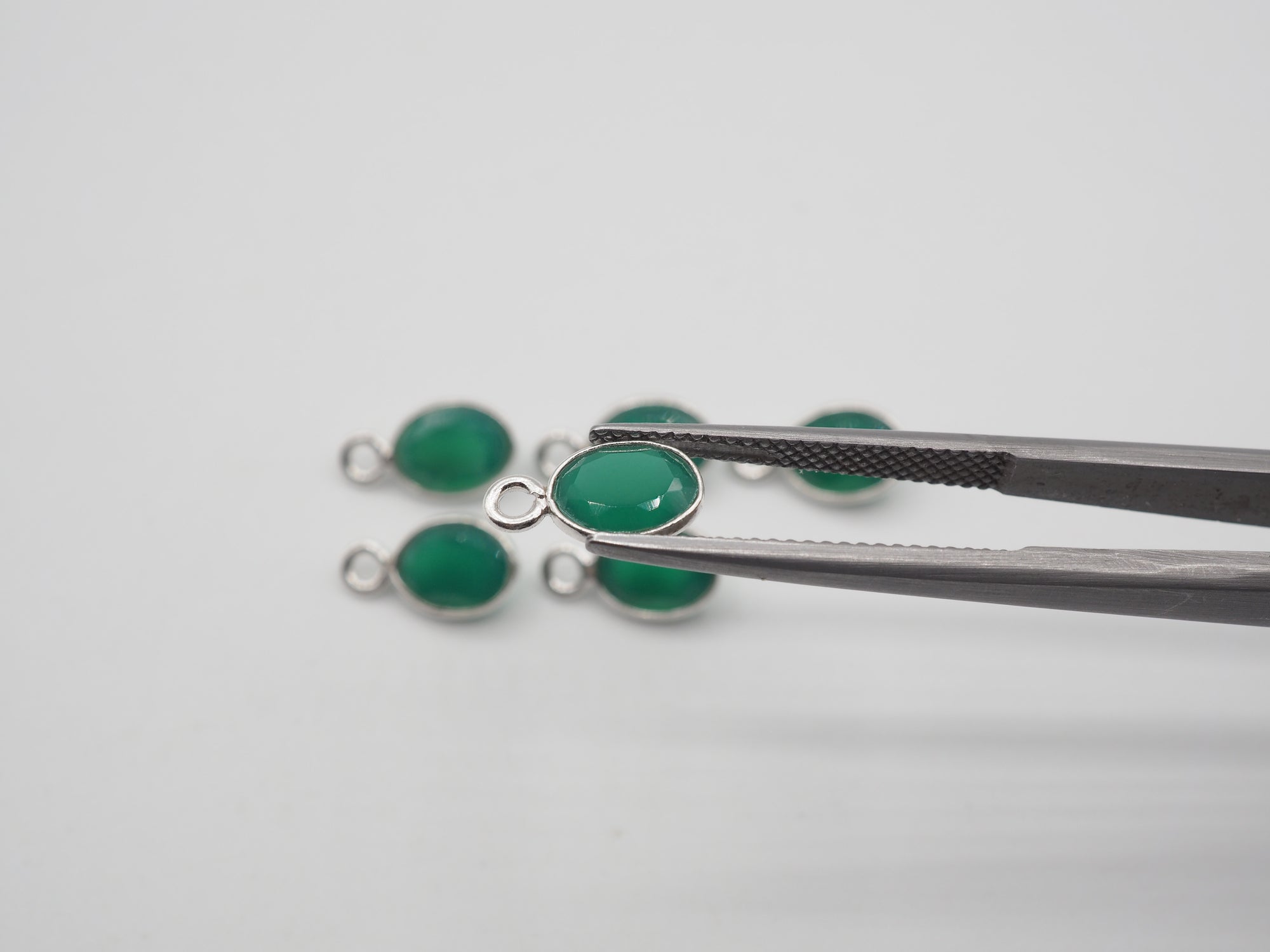 Green Onyx Silver Bezel 7x5 mm, Single Connector, Approximately 8.06 carat (GTG-SBO-3)