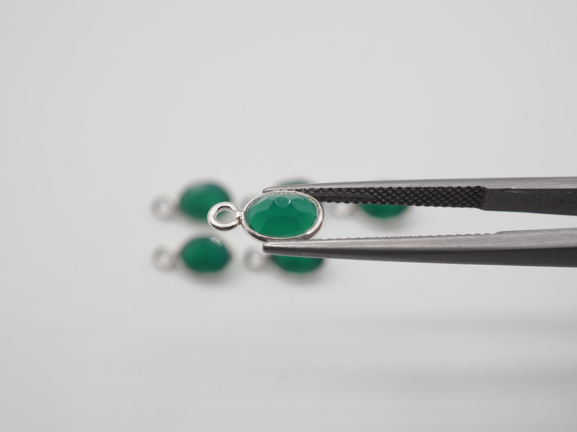 Green Onyx Silver Bezel 7x5 mm, Single Connector, Approximately 8.06 carat (GTG-SBO-3)