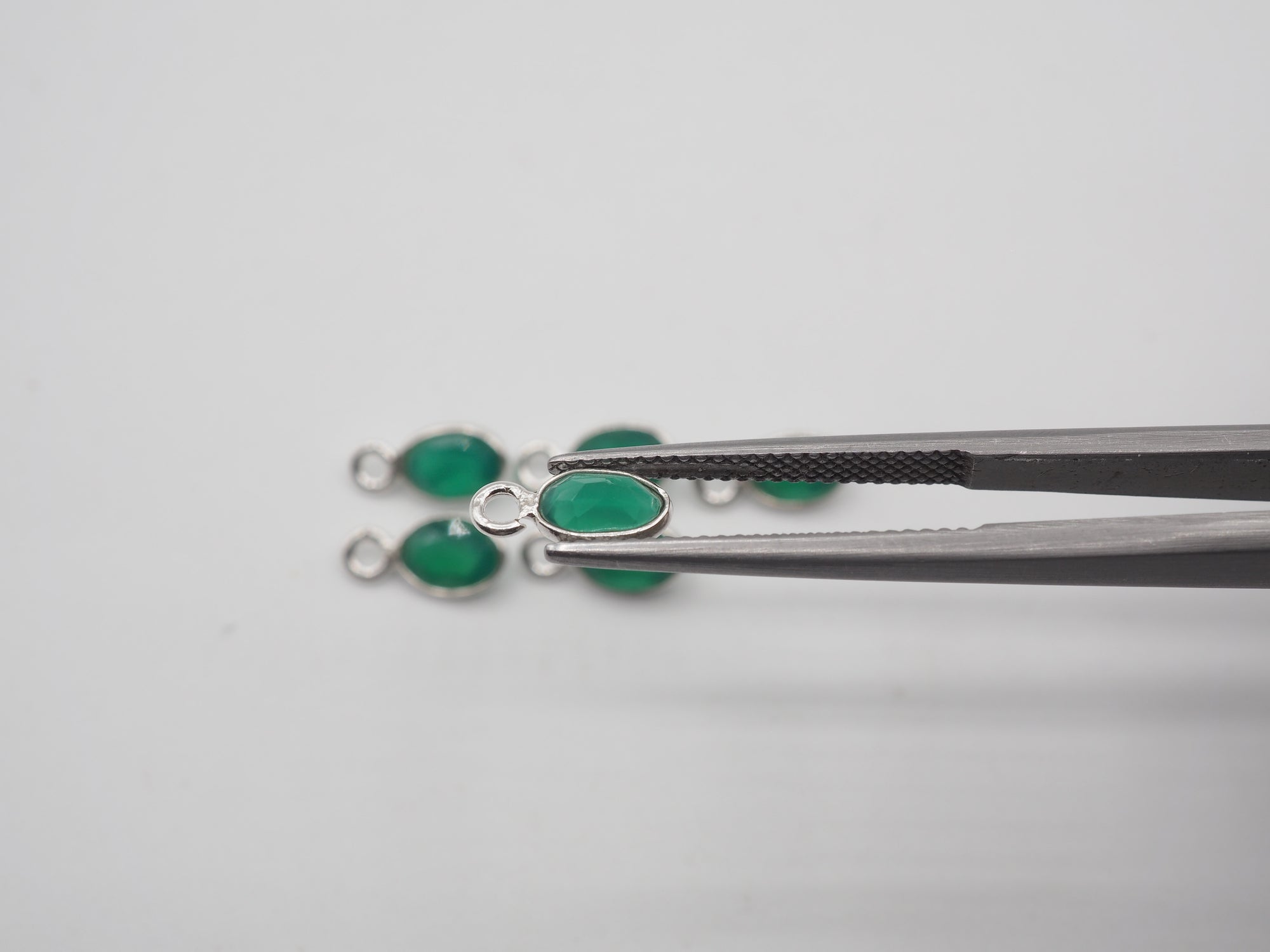 Green Onyx Silver Bezel 6x4 mm, Single Connector, Approximately 5.46 carat (GTG-SBO-2)