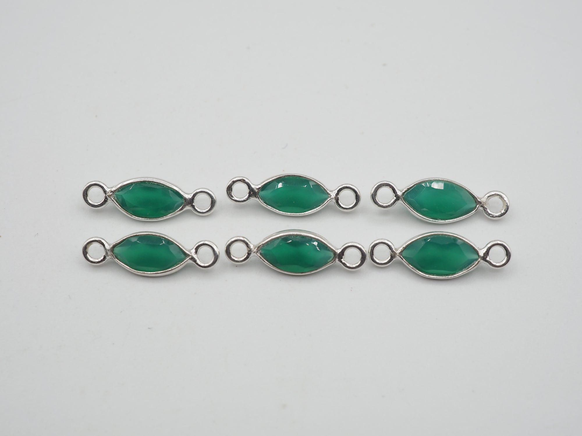 Green Onyx Silver Bezel 7x4 mm, Double Connector, Approximately 7.95 carat (GTG-SBO-1)