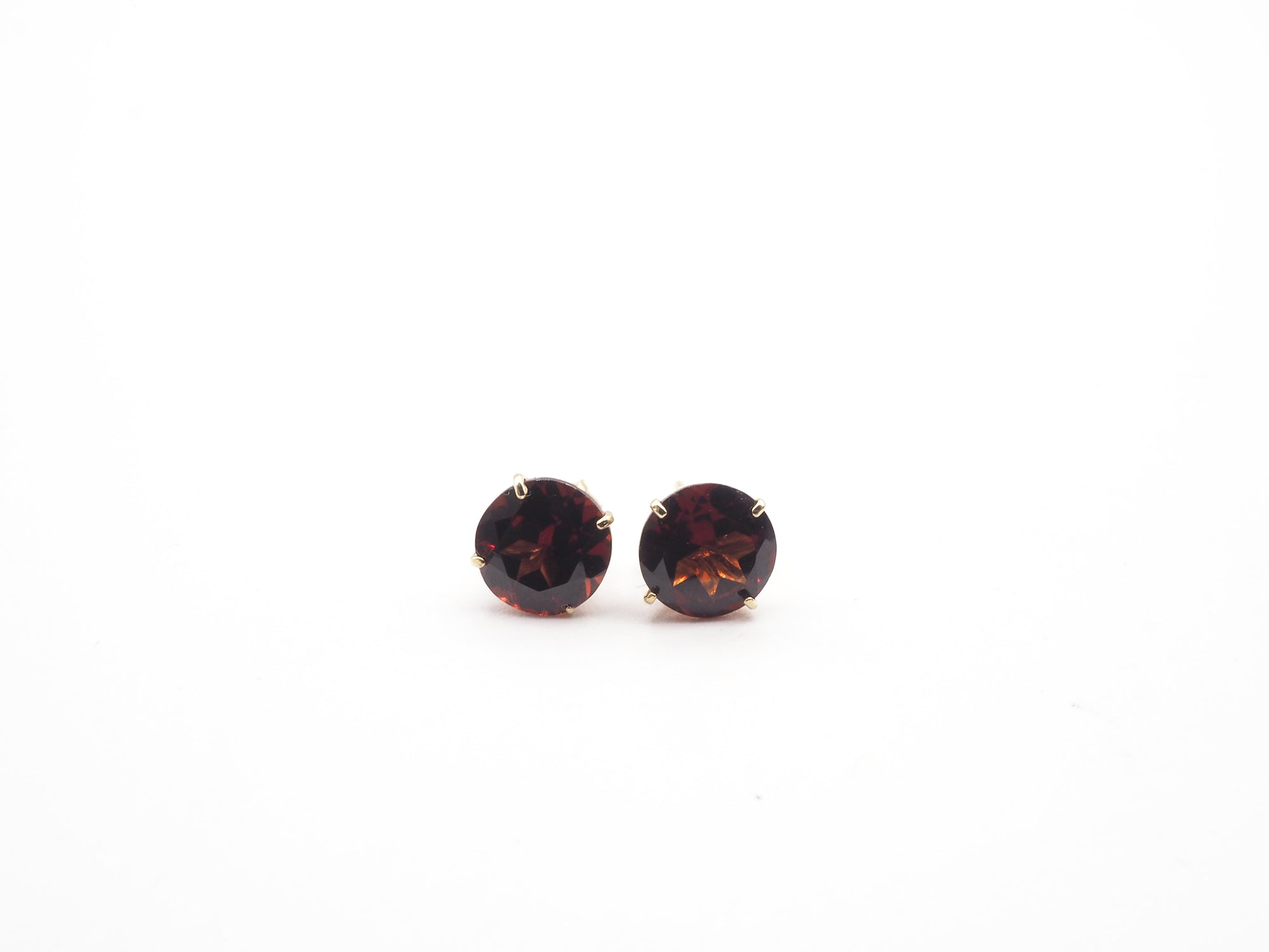14K Yellow Gold Garnet Stud