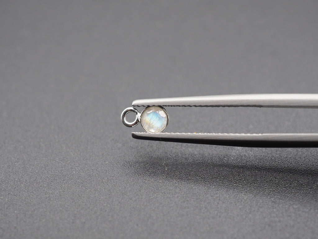 Rainbow Moonstone Silver Bezel 4mm,Single Connector, Silver Bezel
