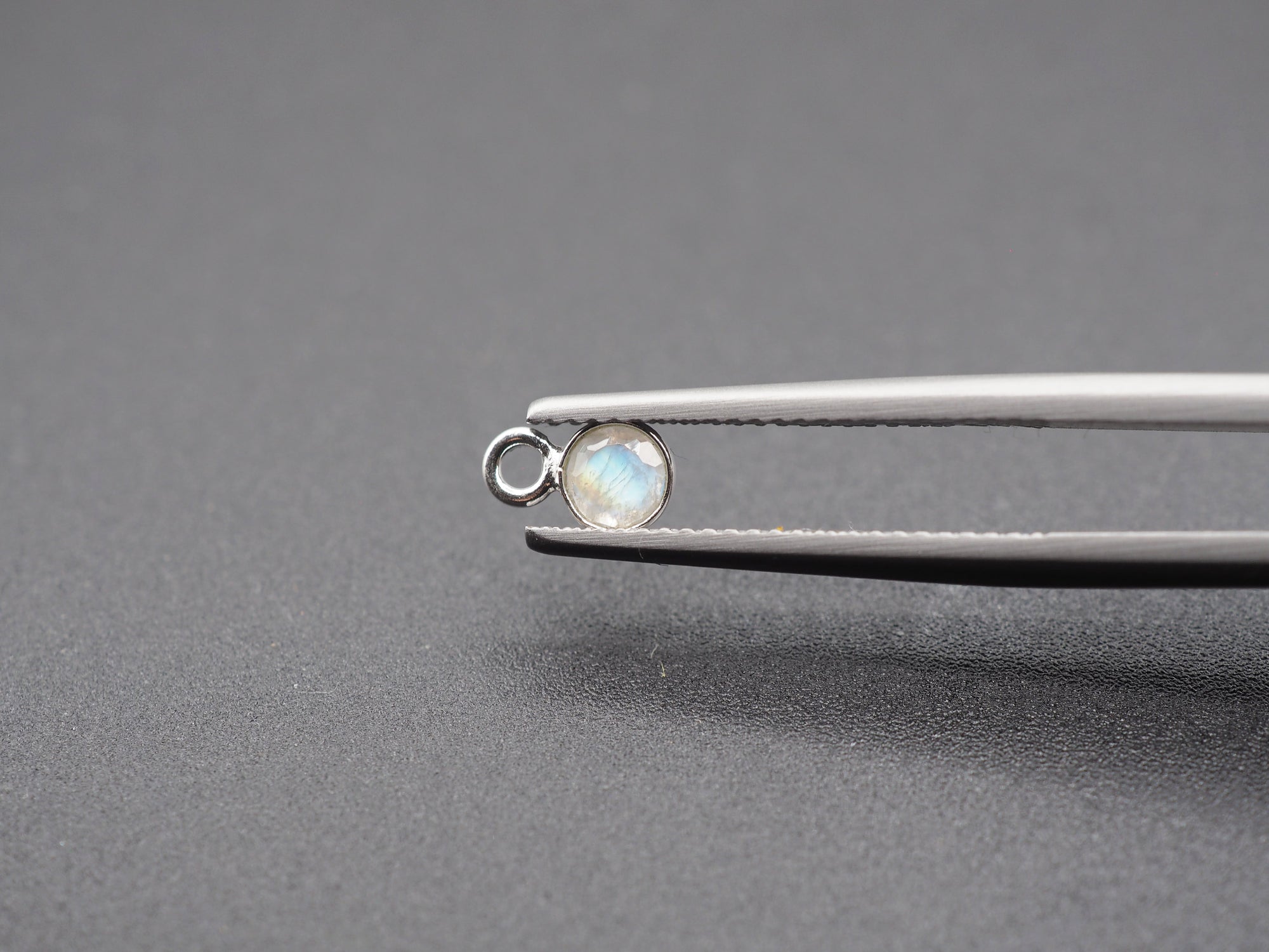 Rainbow Moonstone Silver Bezel 4mm,Single Connector, Silver Bezel