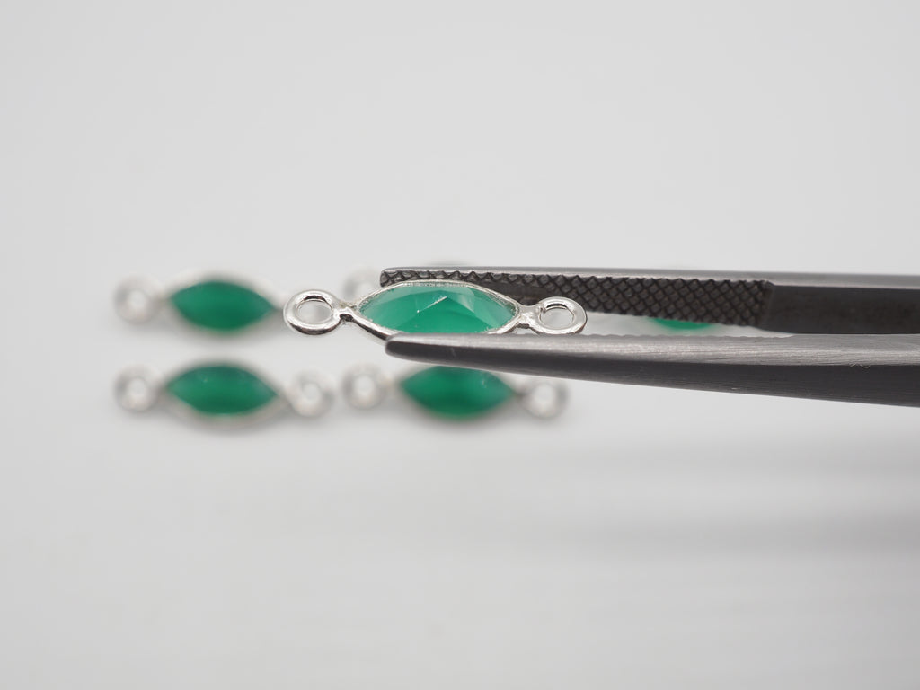 Green Onyx Silver Bezel 7x4 mm, Double Connector, Approximately 7.95 carat (GTG-SBO-1)
