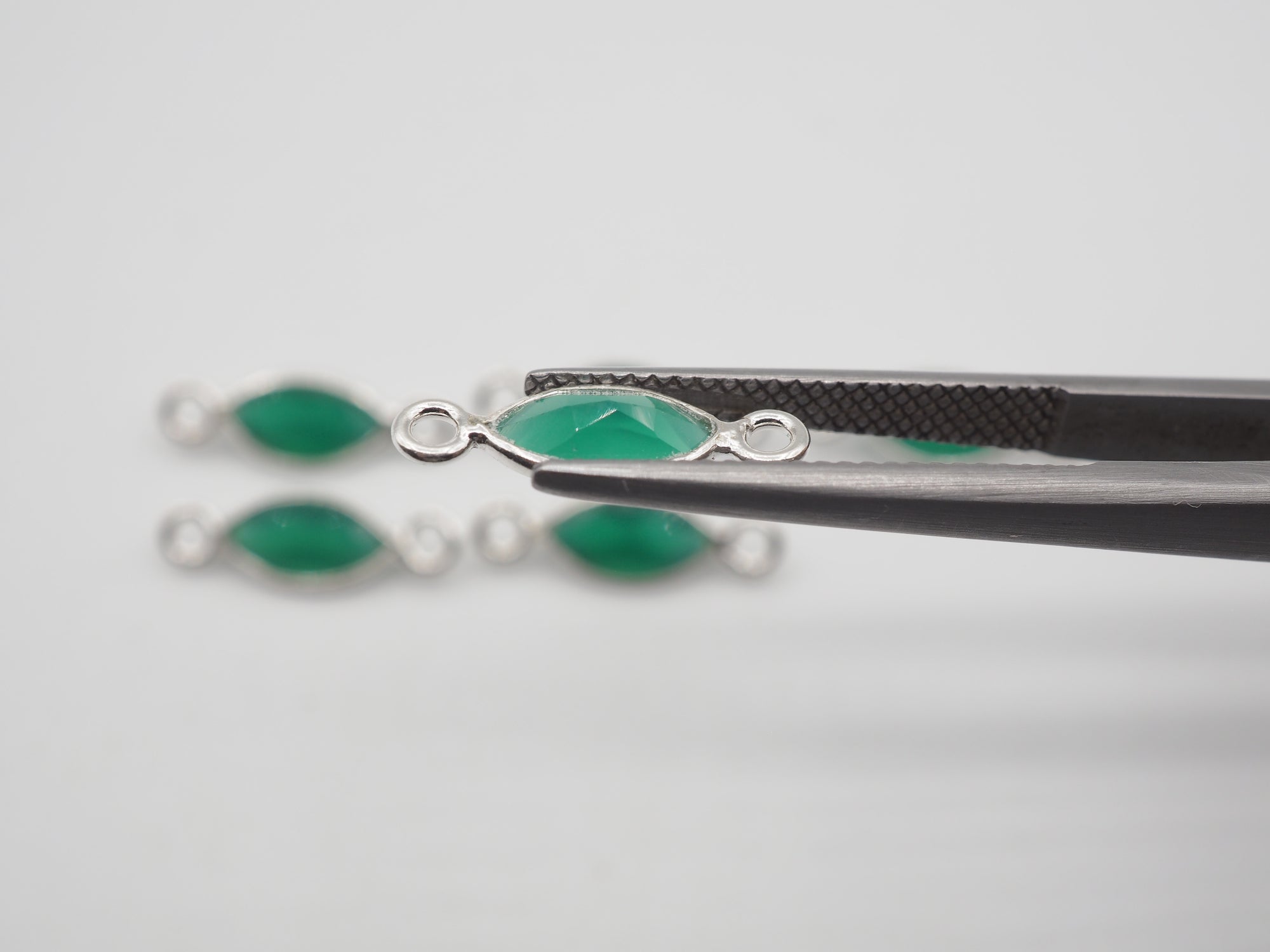 Green Onyx Silver Bezel 7x4 mm, Double Connector, Approximately 7.95 carat (GTG-SBO-1)