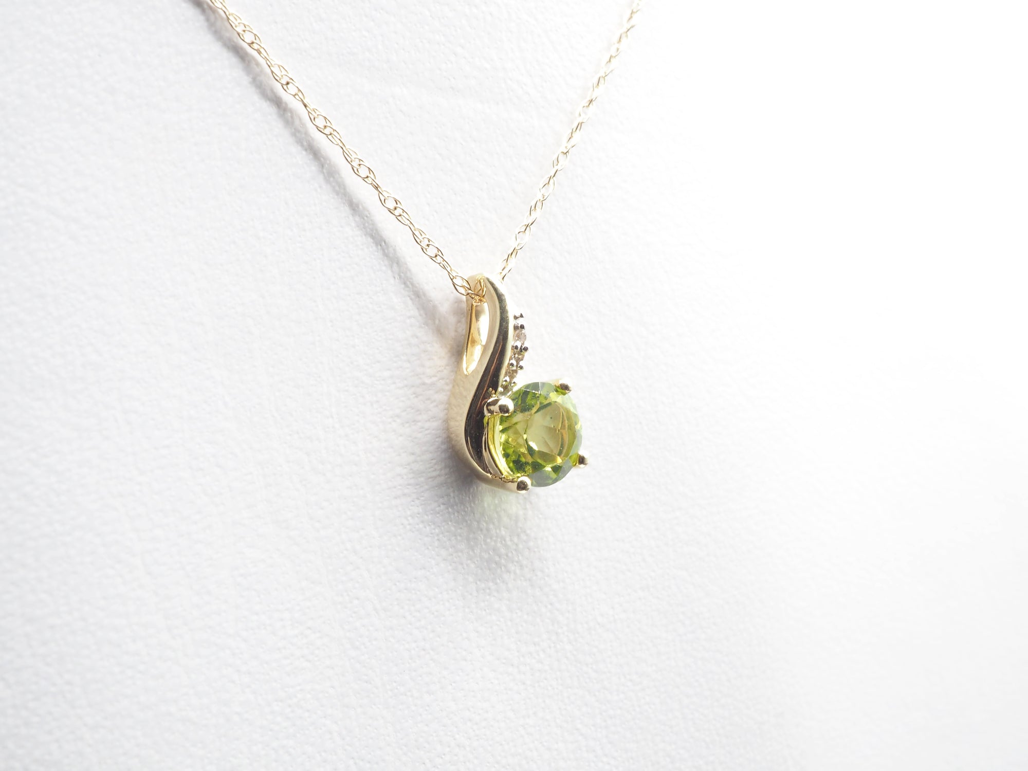 10K Yellow Gold Peridot with Diamond Pendant