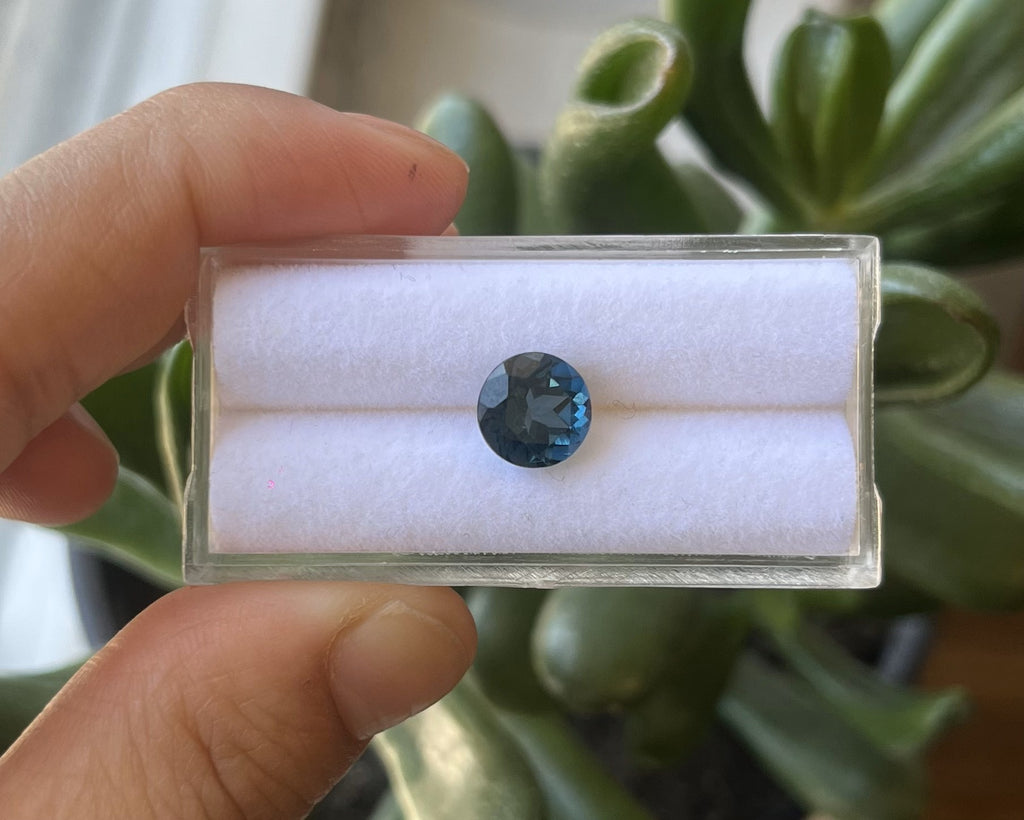 London Blue Topaz Faceted Round Shape 8mm Single piece Approximately 2.6 Carat
