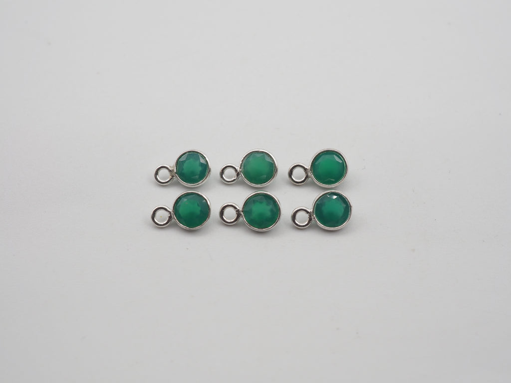 Green Onyx Silver Bezel 5 mm, Single Connector, Approximately 5.27 carat (GTG-SBO-14)