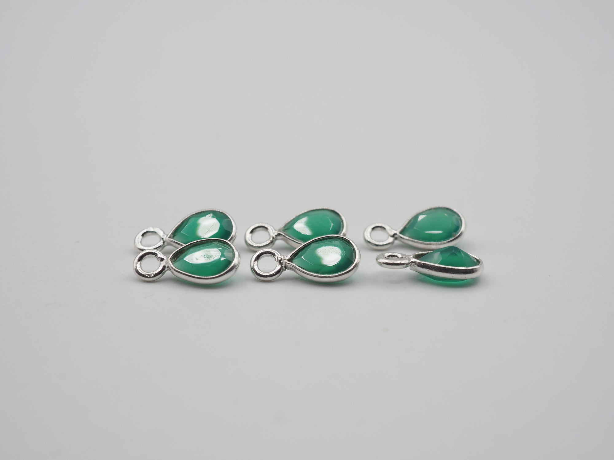 Green Onyx Silver Bezel 6x4 mm, Single Connector, Approximately 5.23 carat (GTG-SBO-4)