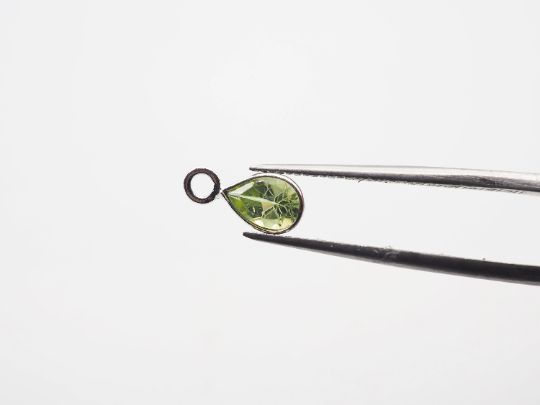 6x4mm Peridot Silver Bezel, Single Connector Peridot Bezel, Peridot Charm, 6 pcs