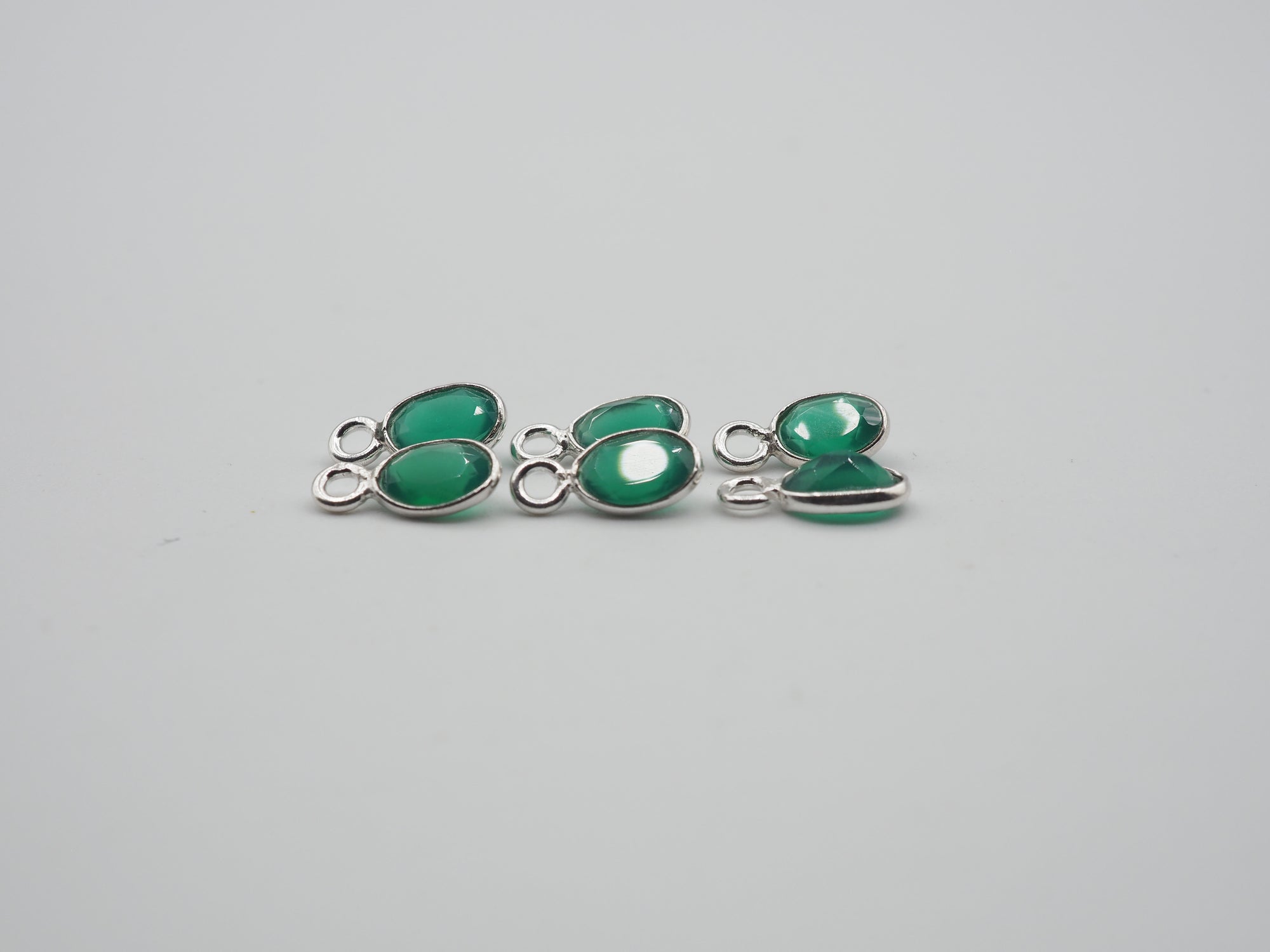 Green Onyx Silver Bezel 6x4 mm, Single Connector, Approximately 5.46 carat (GTG-SBO-2)