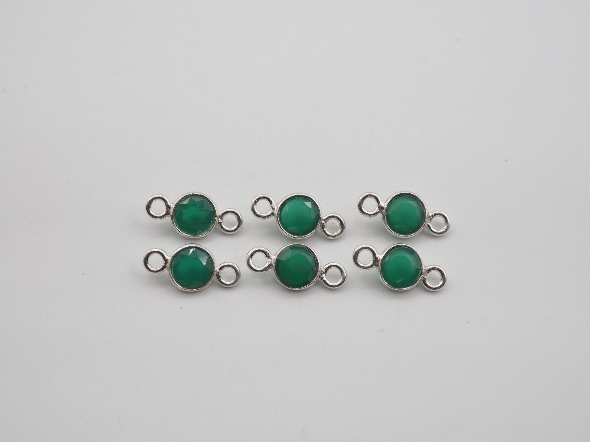 Green Onyx Silver Bezel 5 mm, Double Connector, Approximately 6.87 carat (GTG-SBO-12)