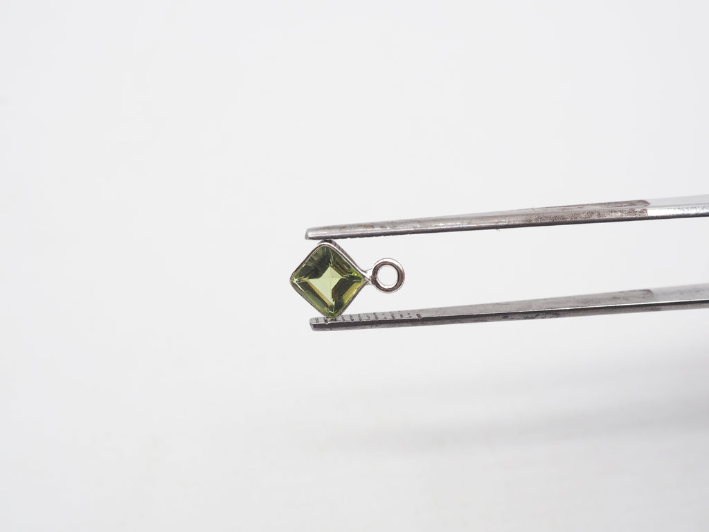 5mm Peridot Silver Bezel, Single Connector, Peridot Bezel, Peridot Charm