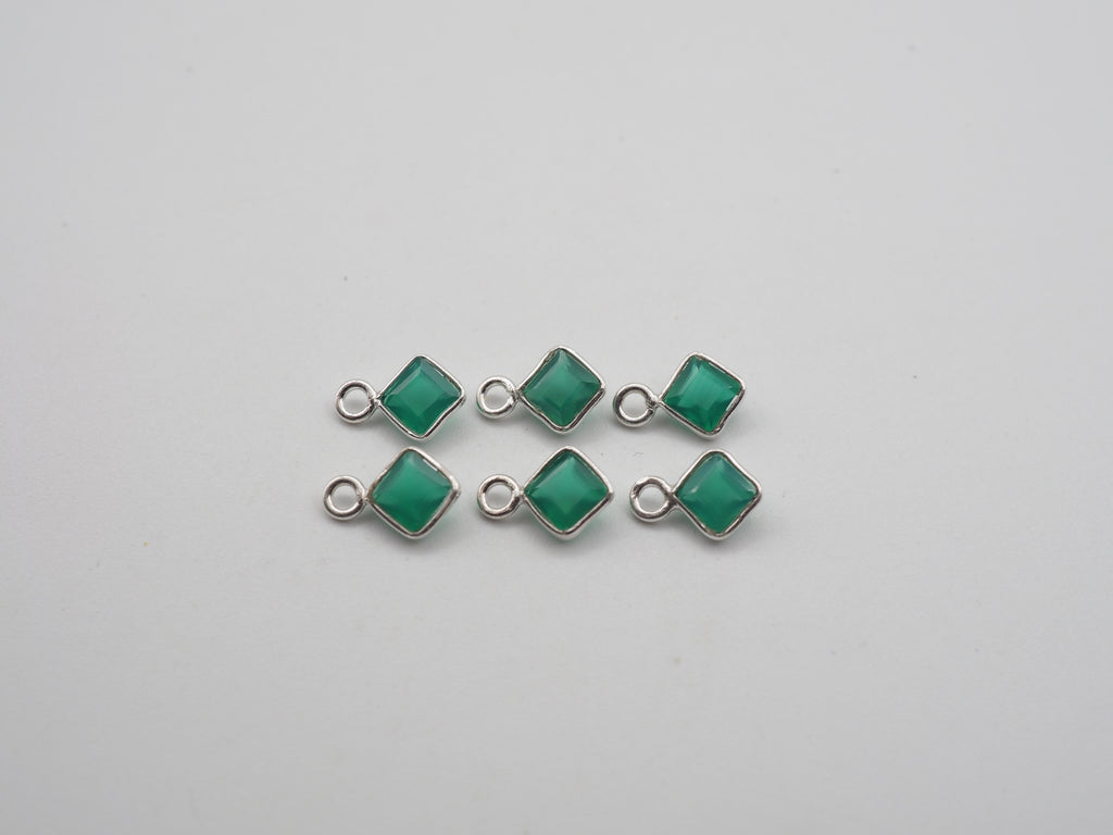 Green Onyx Silver Bezel 4x4 mm, Single Connector, Approximately 5.20 carat (GTG-SBO-10)