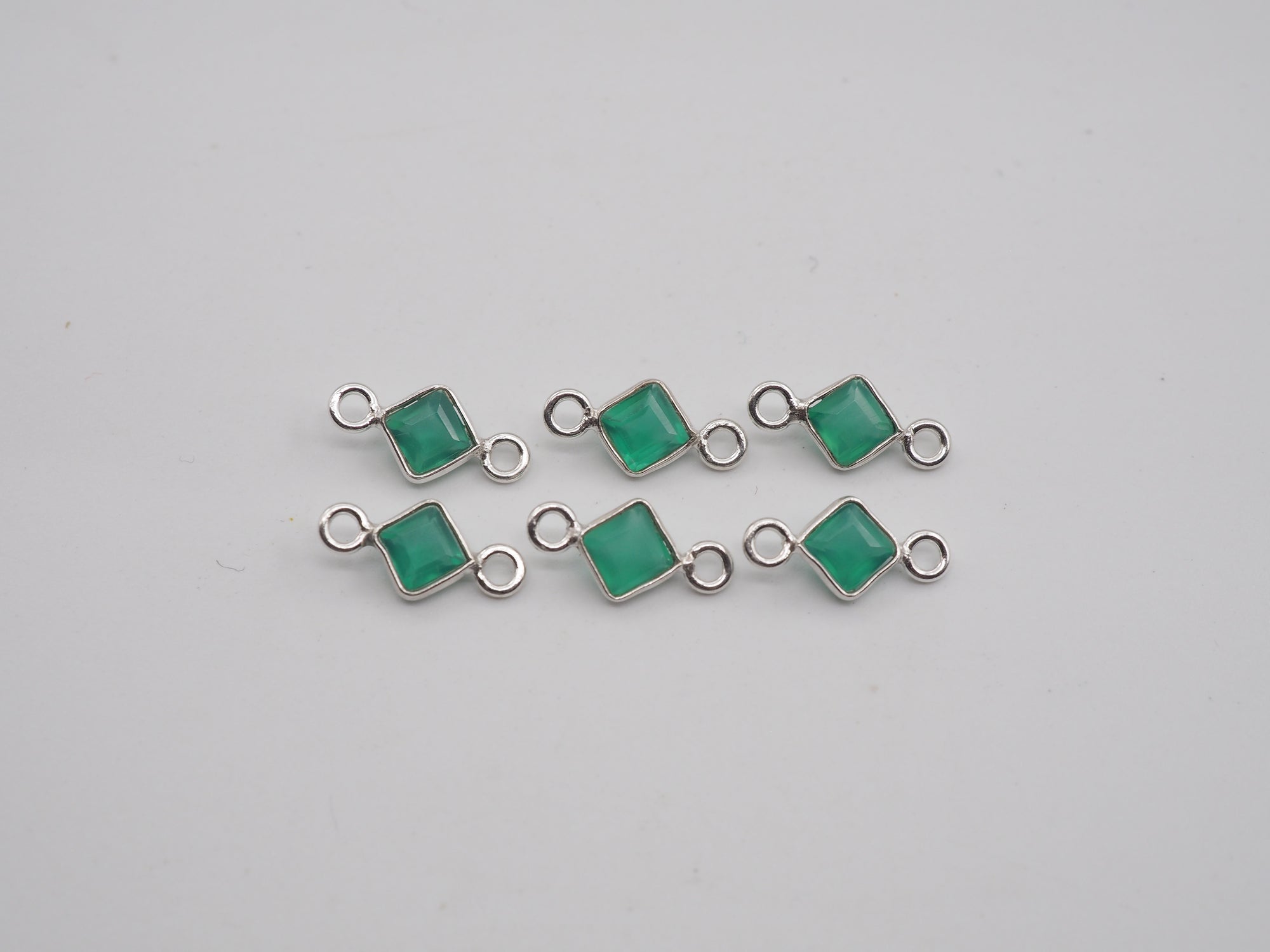 Green Onyx Silver Bezel 4 mm, Double Connector, Approximately 6.47 carat (GTG-SBO-9)