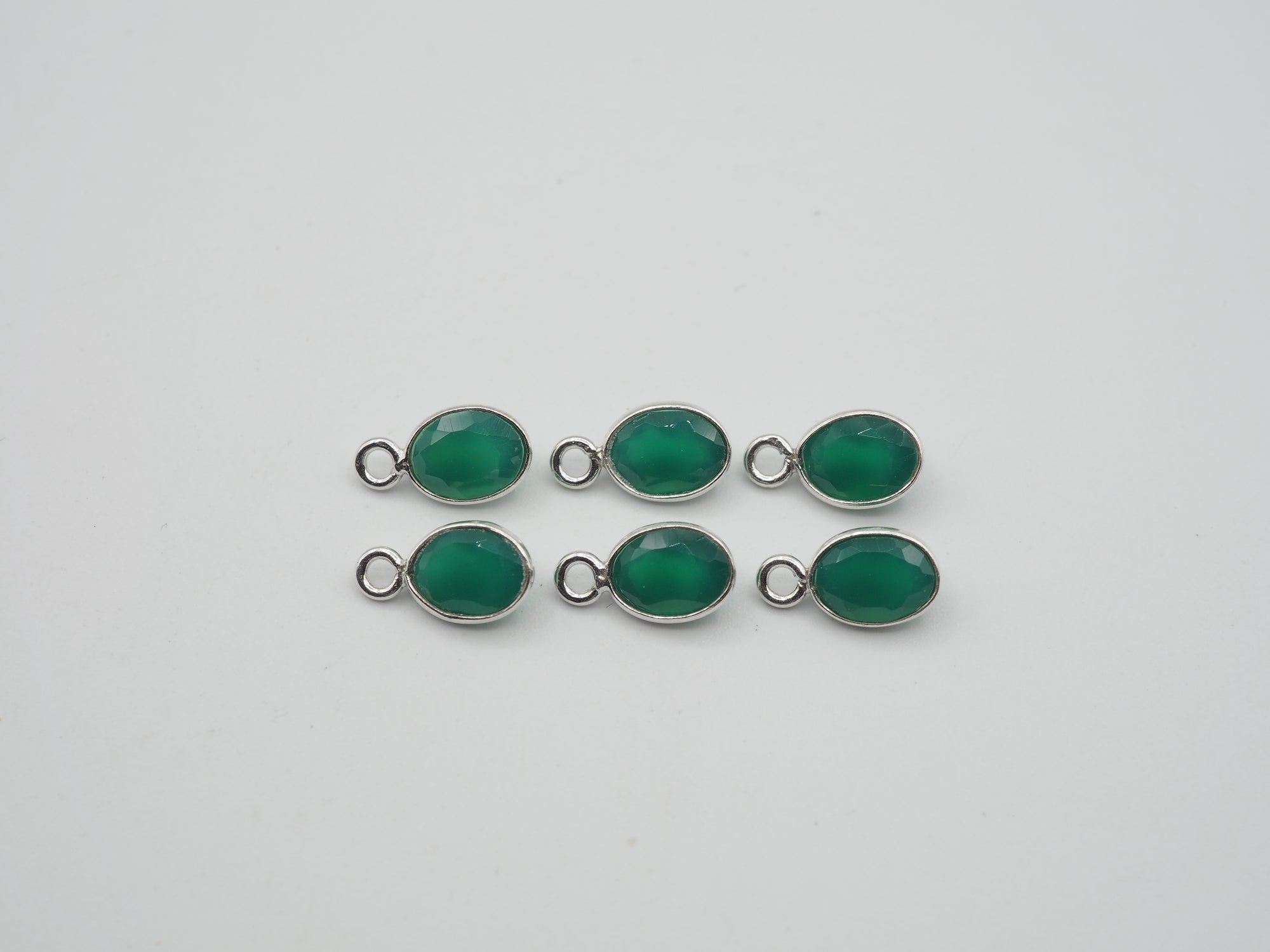 Green Onyx Silver Bezel 7x5 mm, Single Connector, Approximately 8.06 carat (GTG-SBO-3)