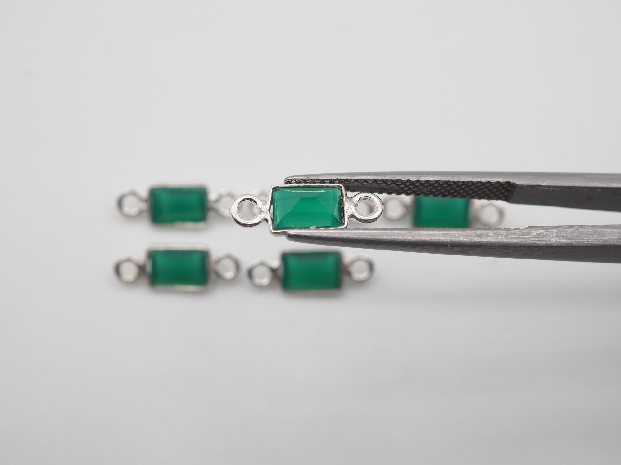 Green Onyx Silver Bezel 6x4 mm, Double Connector, Approximately 7.44 carat (GTG-SBO-8)