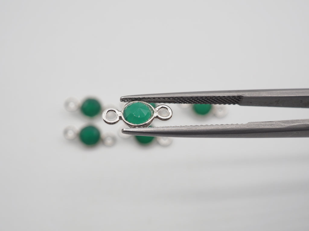 Green Onyx Silver Bezel 5 mm, Double Connector, Approximately 6.87 carat (GTG-SBO-12)