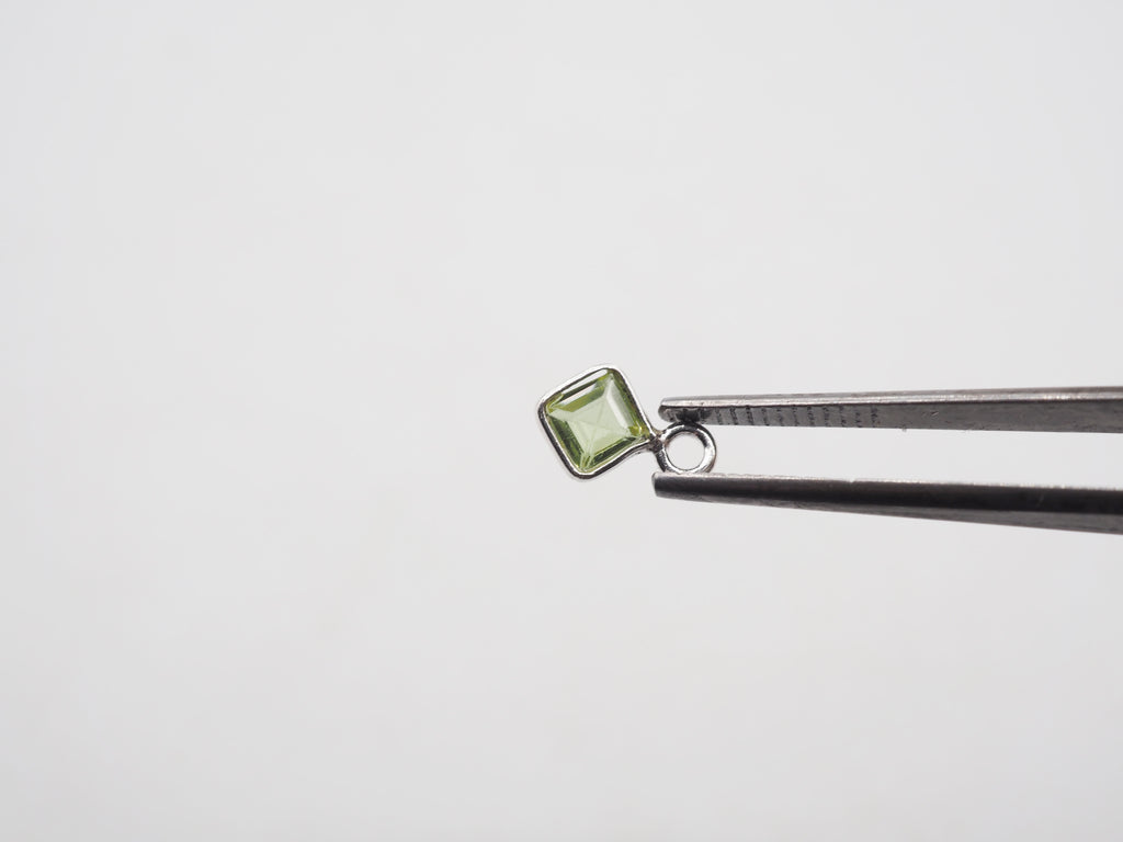 4x4mm Peridot Silver Bezel, Single Connector, Peridot Bezel, Peridot Charm