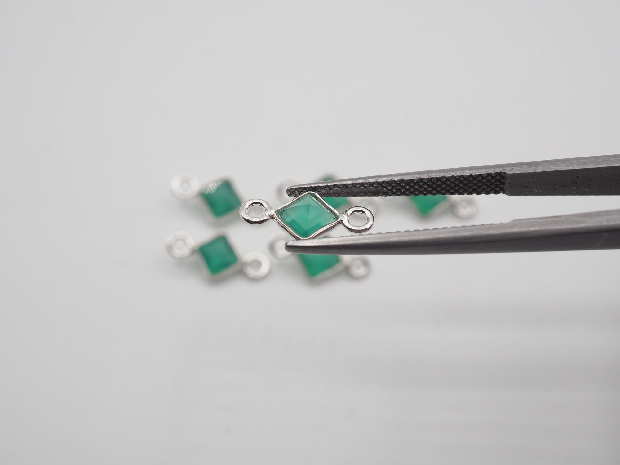 Green Onyx Silver Bezel 4 mm, Double Connector, Approximately 6.47 carat (GTG-SBO-9)