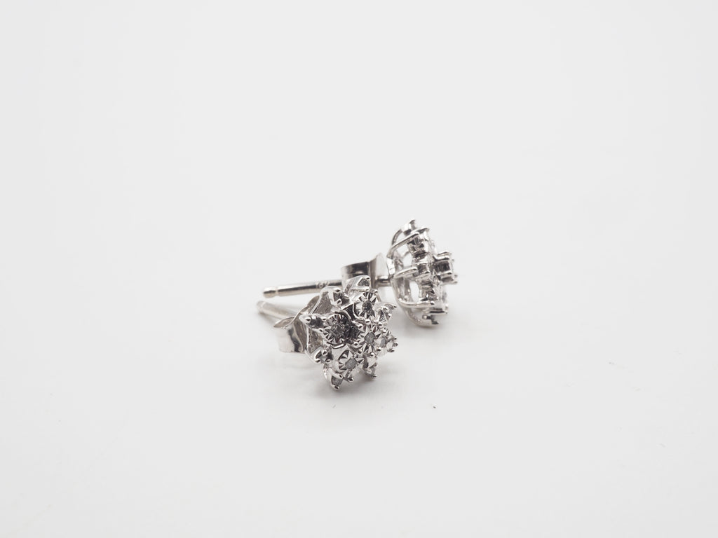 10K White Gold Diamond Stud