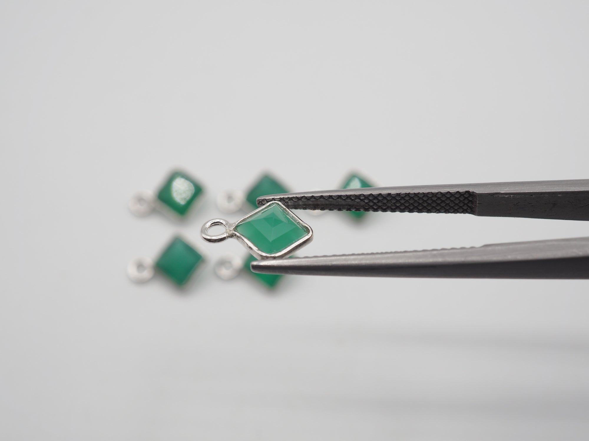 Green Onyx Silver Bezel 5x5 mm, Single Connector, Approximately 6.93 carat (GTG-SBO-11)