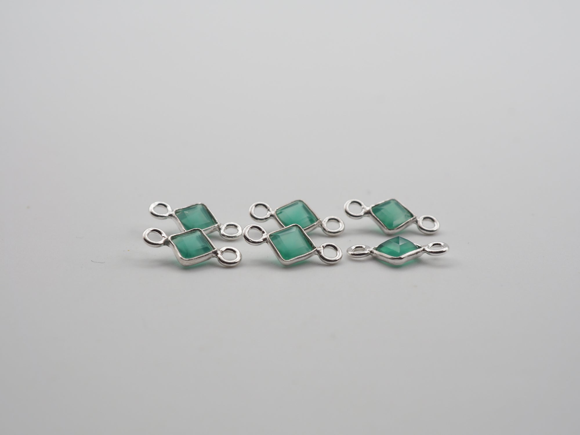 Green Onyx Silver Bezel 4 mm, Double Connector, Approximately 6.47 carat (GTG-SBO-9)