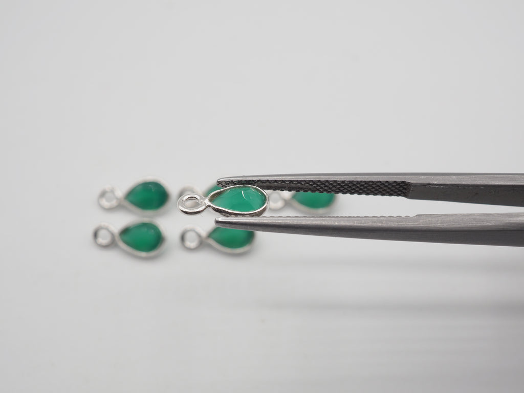 Green Onyx Silver Bezel 6x4 mm, Single Connector, Approximately 5.23 carat (GTG-SBO-4)