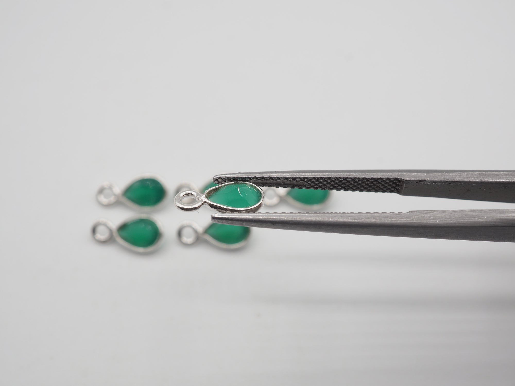 Green Onyx Silver Bezel 6x4 mm, Single Connector, Approximately 5.23 carat (GTG-SBO-4)