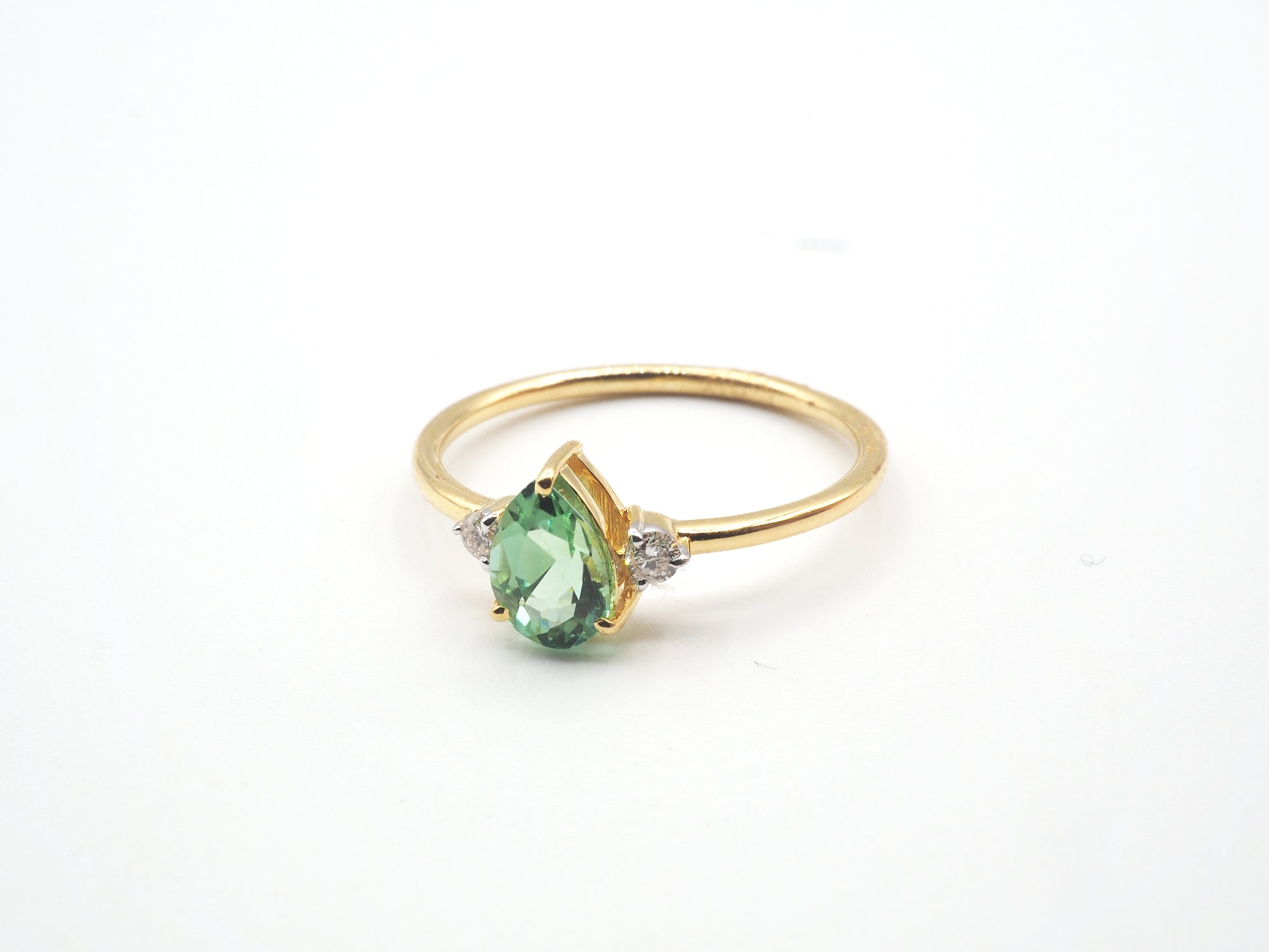 18K Yellow Gold Green Tourmaline Ring with diamond