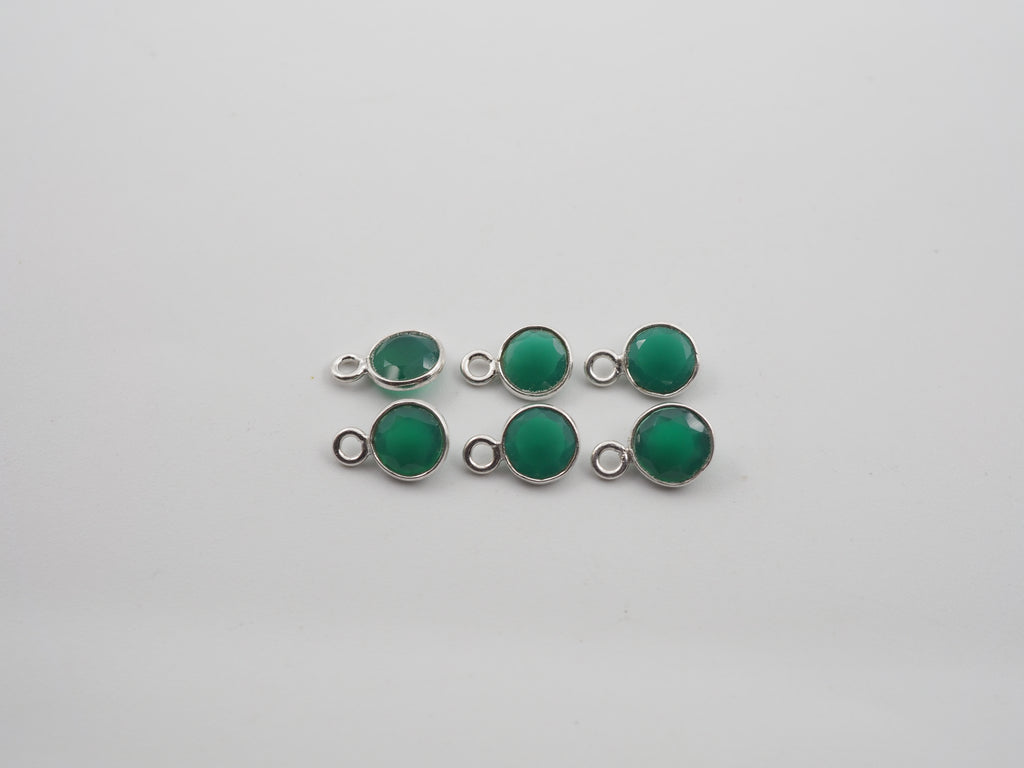 Green Onyx Silver Bezel 6 mm, Single Connector, Approximately 6.40 carat (GTG-SBO-15)