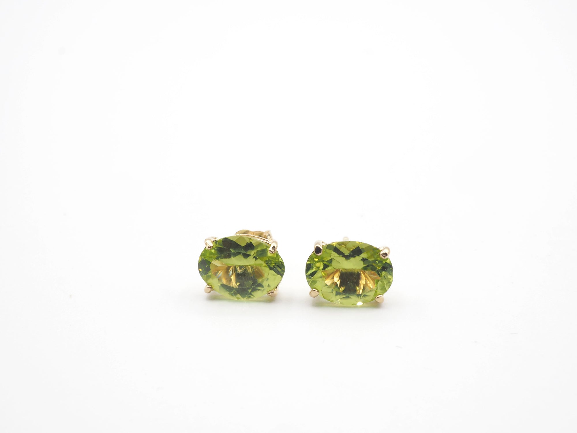 14K Yellow Gold Oval Peridot Stud, Peridot Stud/Earring