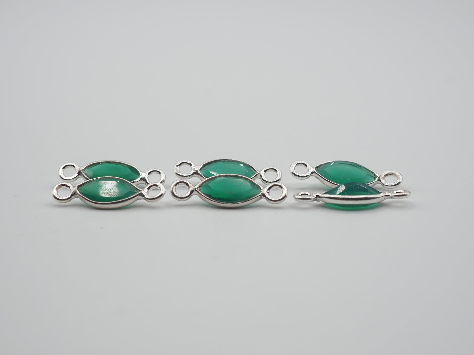 Green Onyx Silver Bezel 7x4 mm, Double Connector, Approximately 7.95 carat (GTG-SBO-1)