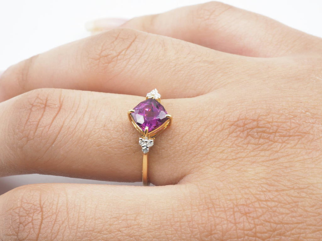 18K Yellow Gold Purple Garnet with Diamond  Ring