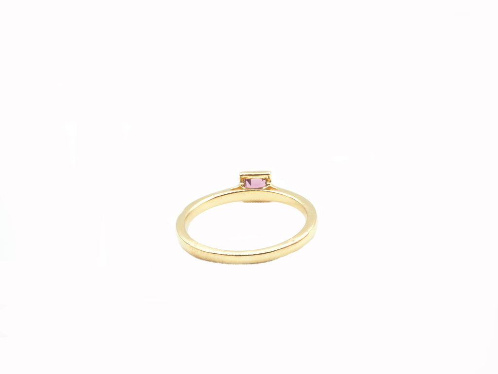 18K Yellow Gold Purple Garnet  Ring