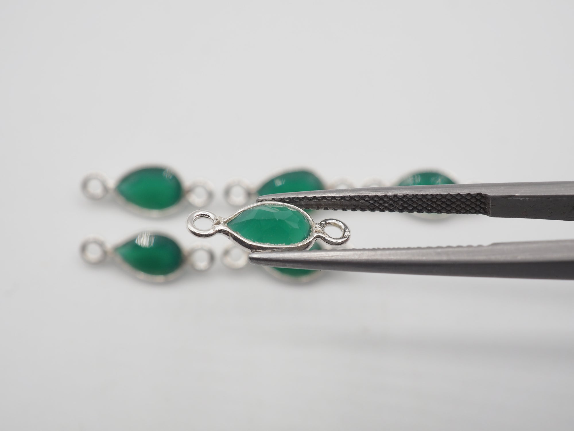 Green Onyx Silver Bezel 7x5 mm, Double Connector, Approximately 8.81 carat (GTG-SBO-6)