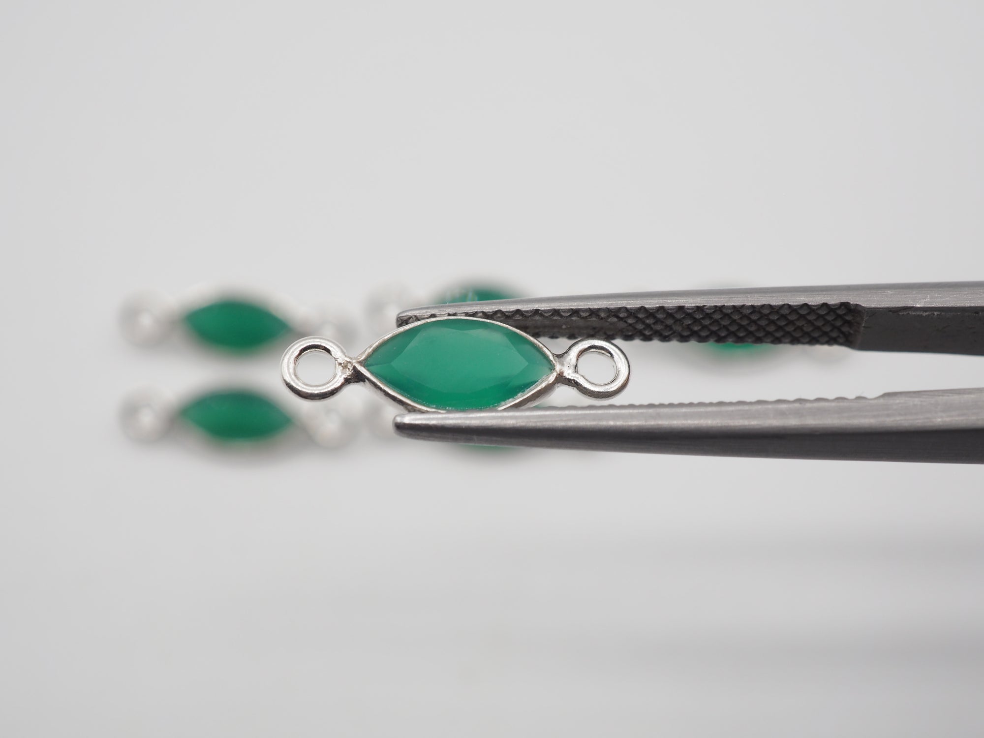Green Onyx Silver Bezel 7x4 mm, Double Connector, Approximately 7.95 carat (GTG-SBO-1)