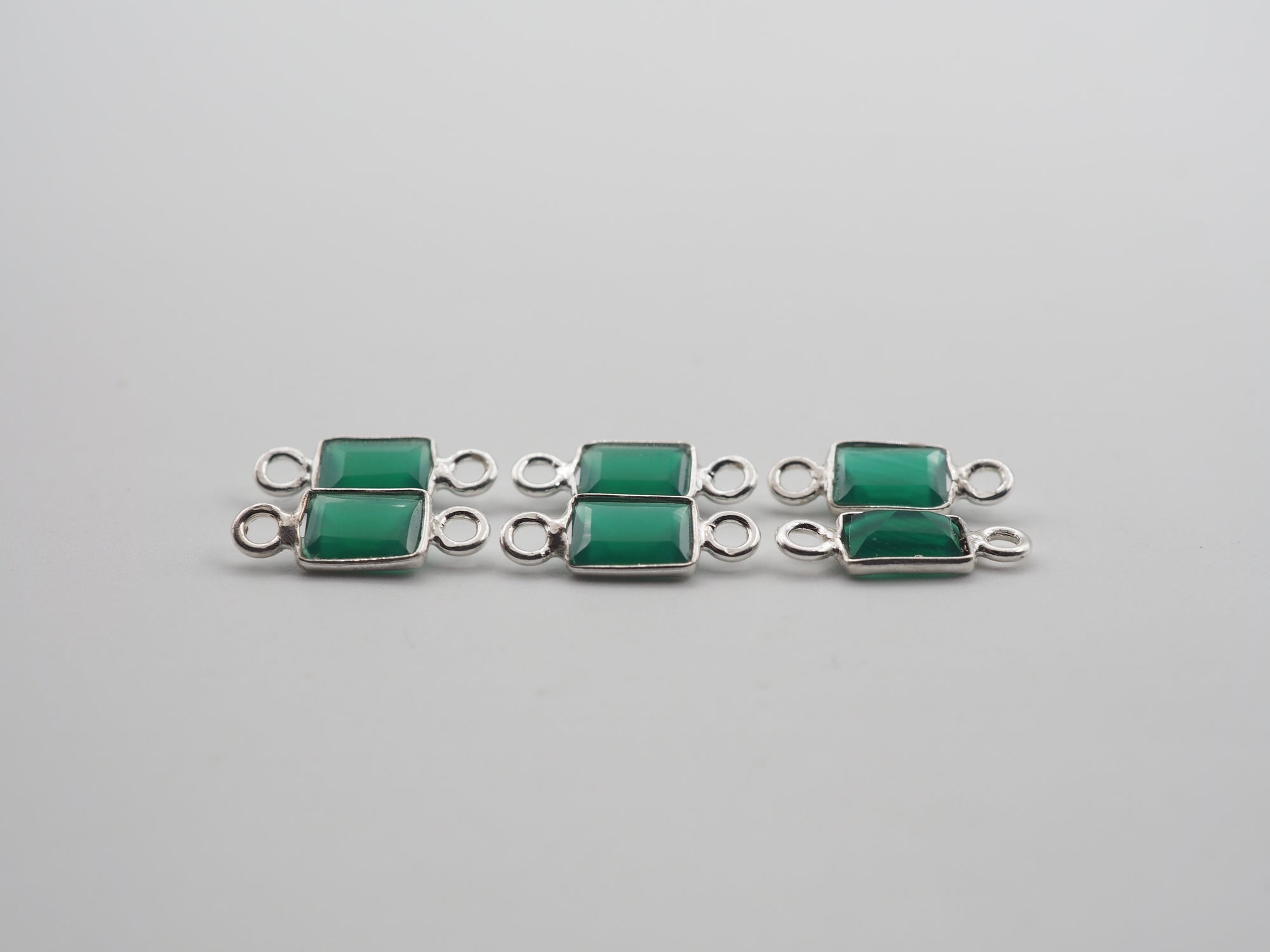 Green Onyx Silver Bezel 6x4 mm, Double Connector, Approximately 7.44 carat (GTG-SBO-8)