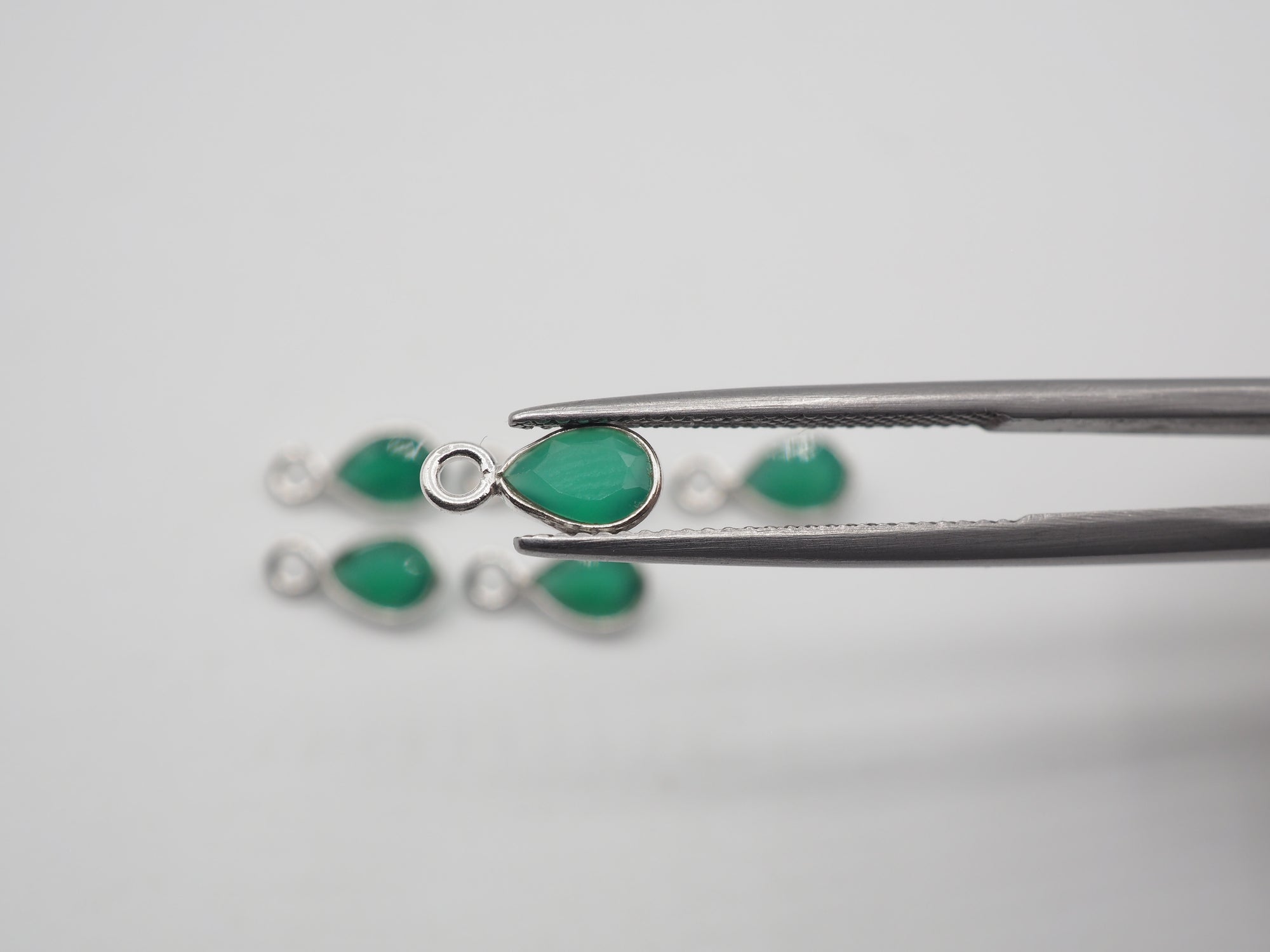 Green Onyx Silver Bezel 6x4 mm, Single Connector, Approximately 5.23 carat (GTG-SBO-4)
