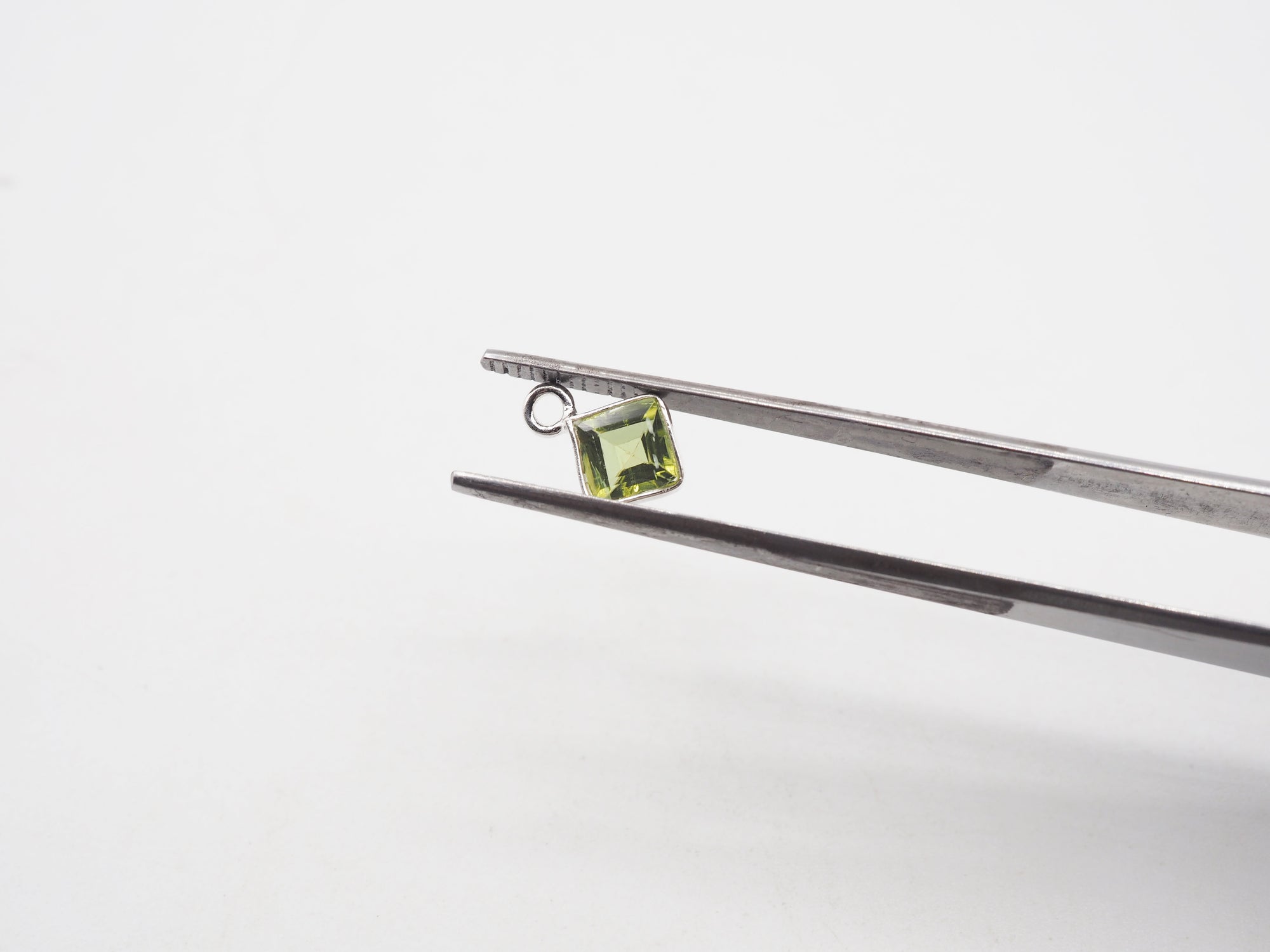 5mm Peridot Silver Bezel, Single Connector, Peridot Bezel, Peridot Charm