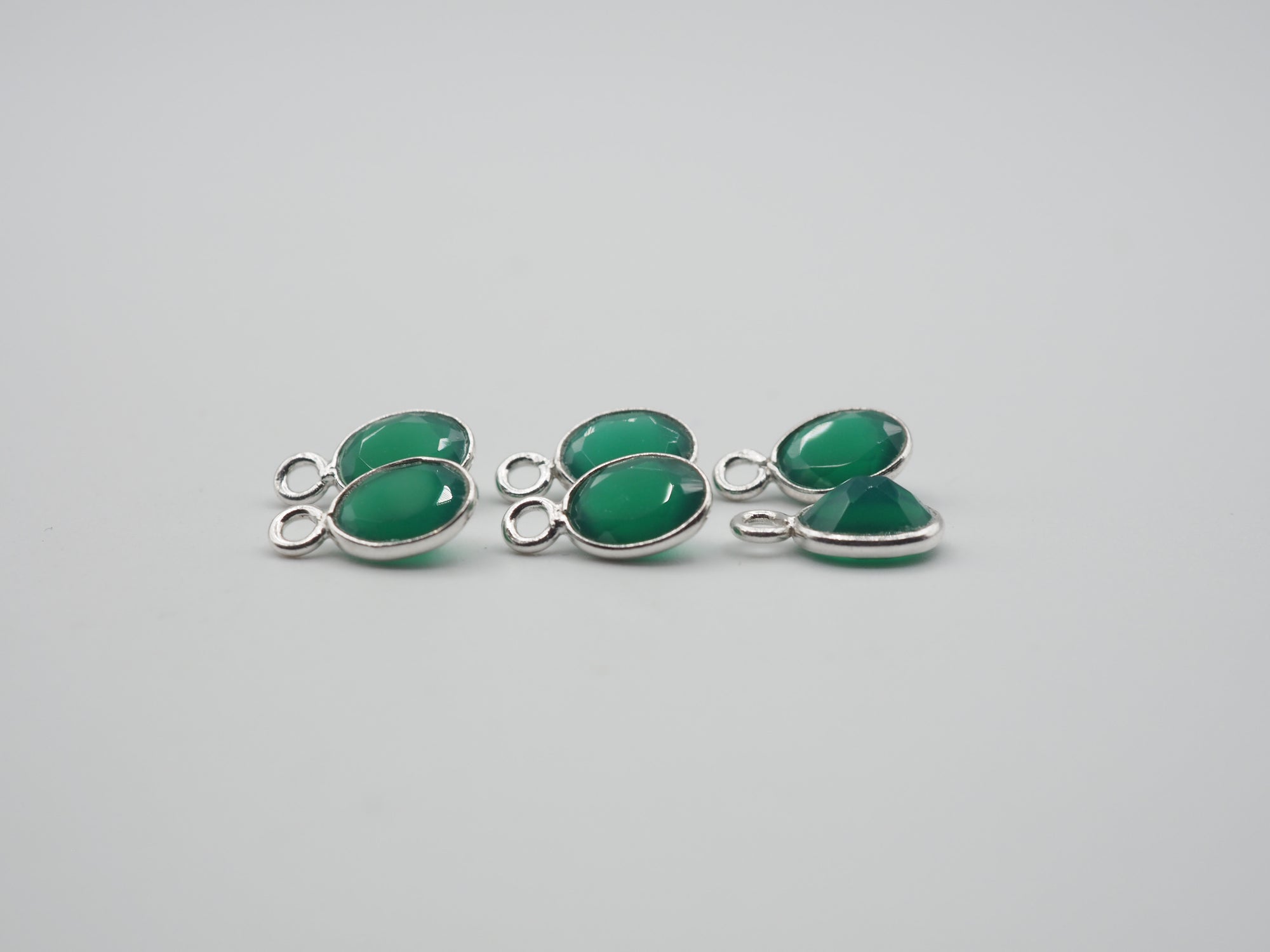 Green Onyx Silver Bezel 7x5 mm, Single Connector, Approximately 8.06 carat (GTG-SBO-3)