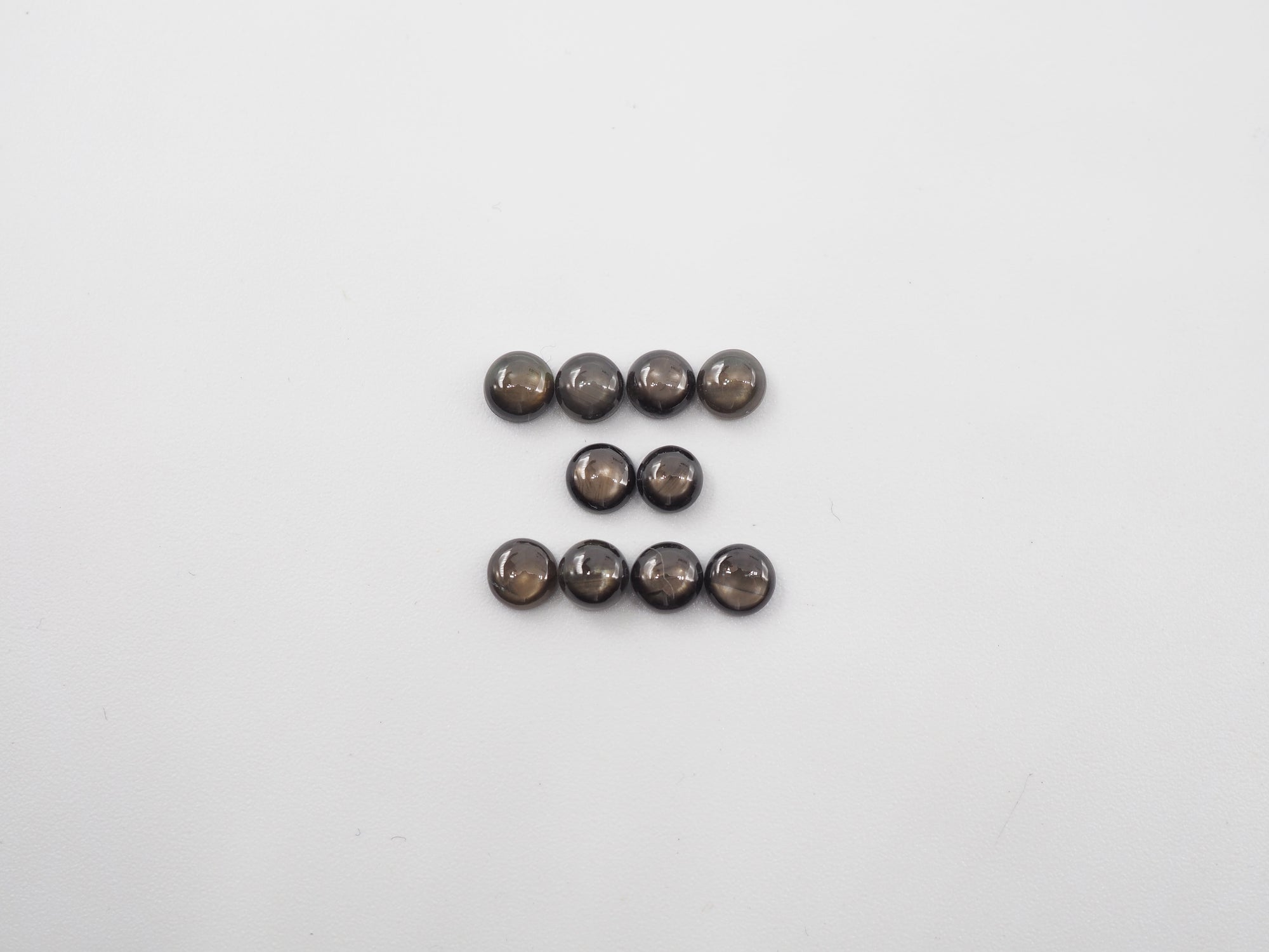 Black Star Sapphire Cab  Round 4mm  Approximately 8 Carat, 10 pcs