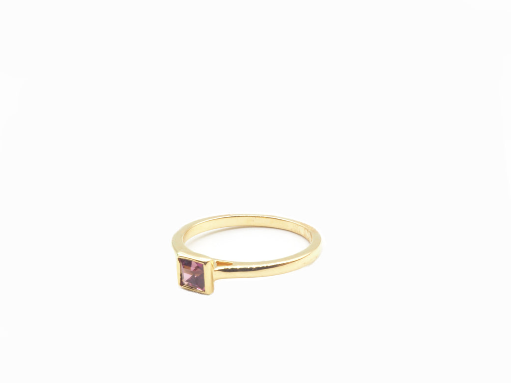 18K Yellow Gold Purple Garnet  Ring