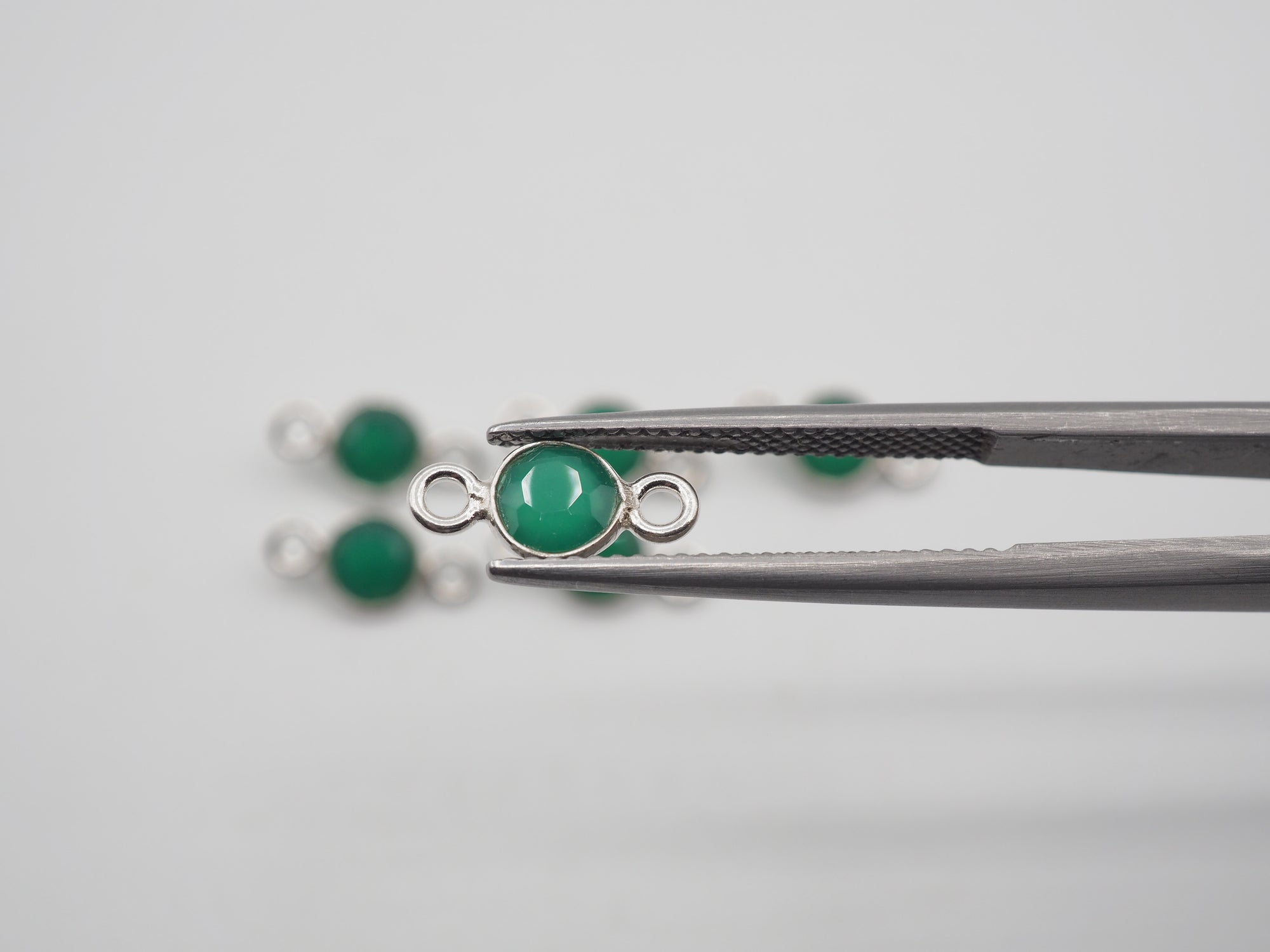 Green Onyx Silver Bezel 5 mm, Double Connector, Approximately 6.87 carat (GTG-SBO-12)