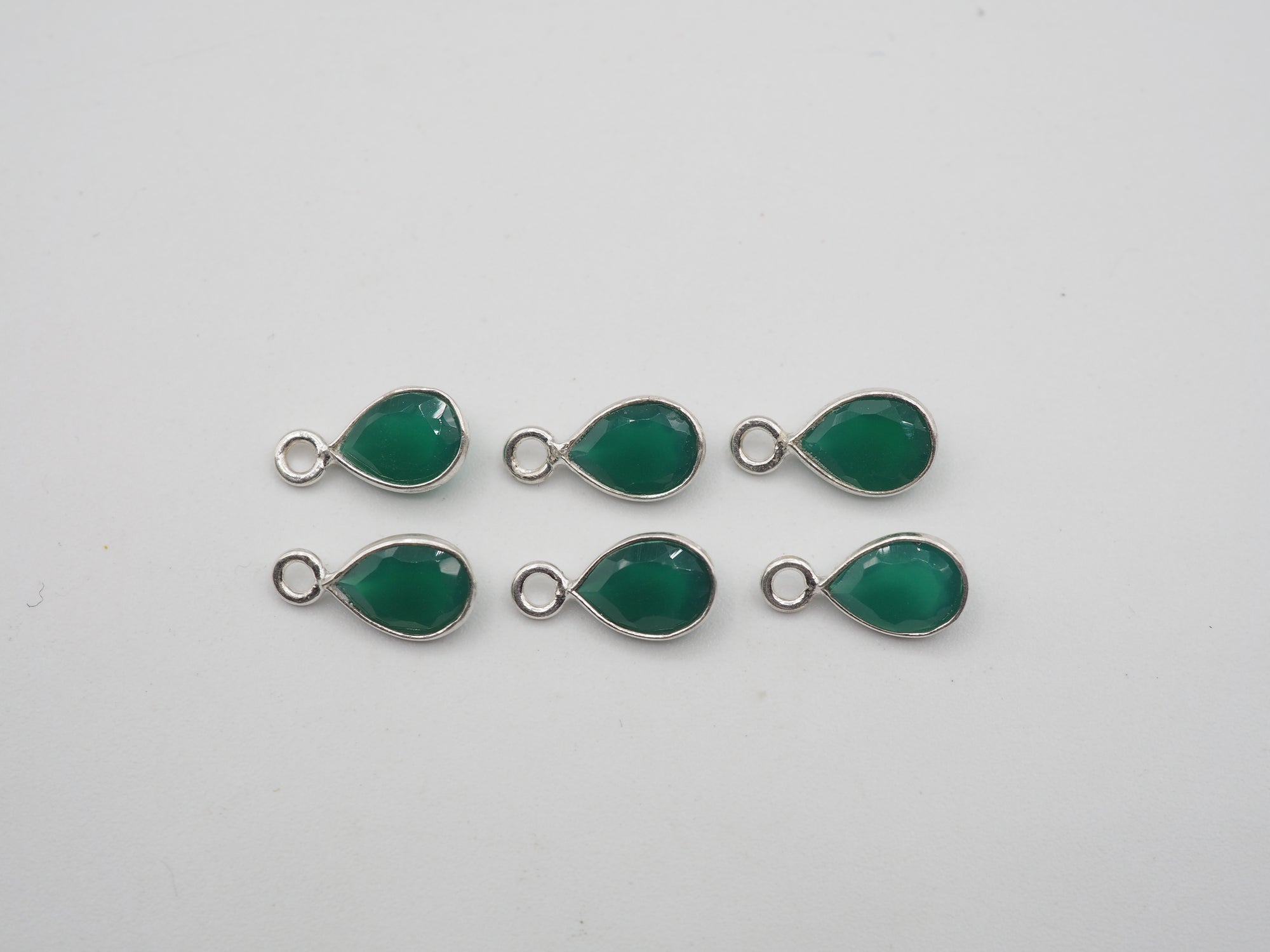 Green Onyx Silver Bezel 6x5 mm, Single Connector, Approximately 7.10 carat (GTG-SBO-5)